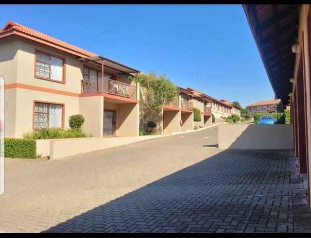 2 BEDROOM FLAT FOR SALE IN PIONEER PARK